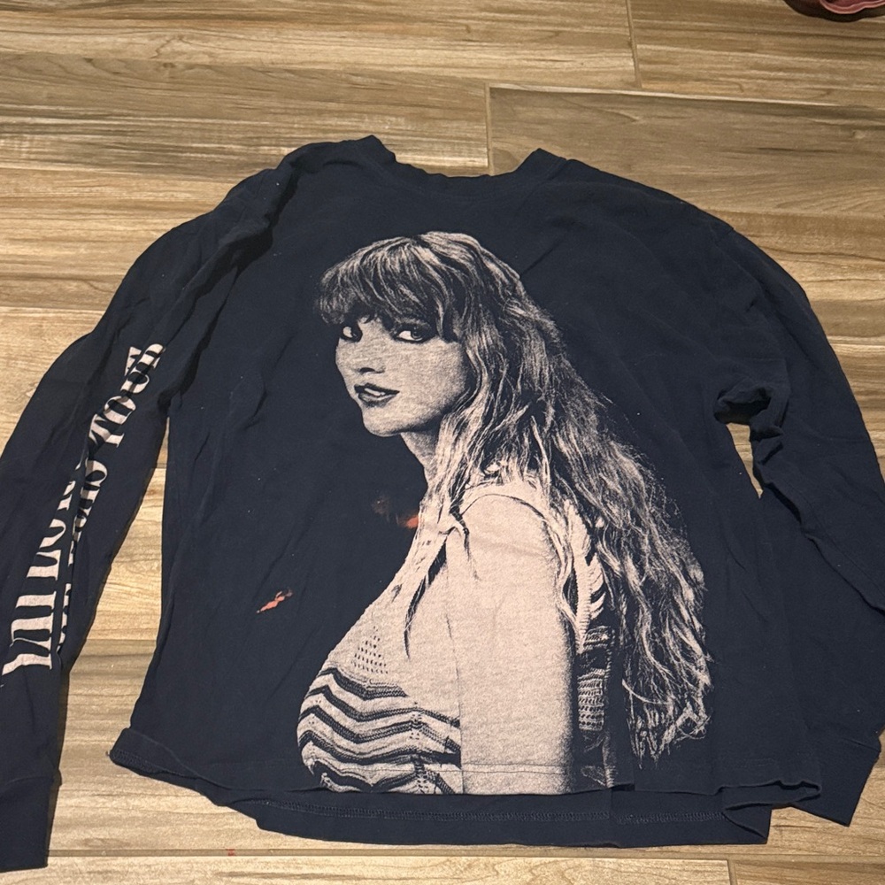 Authentic Era’s Tour Tshirt
